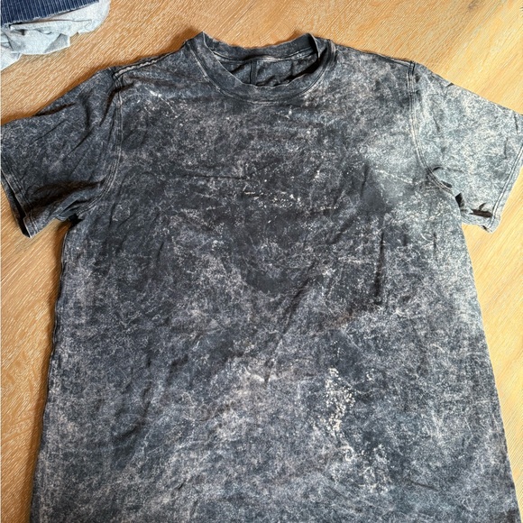 lululemon athletica Gray Acid Wash Short Sleeve Tee - Picture 1 of 3